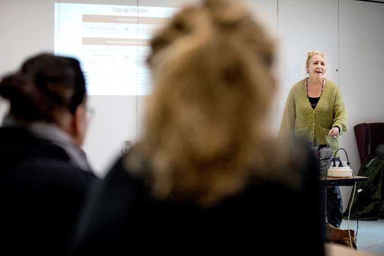 Skal man som socialpædagog tages alvorligt i sit arbejde, så skal man altså kunne underbygge det, man gør sagligt og fagligt, siger Anette Bøjgaard Schleicher, som har undervist i forløbet.