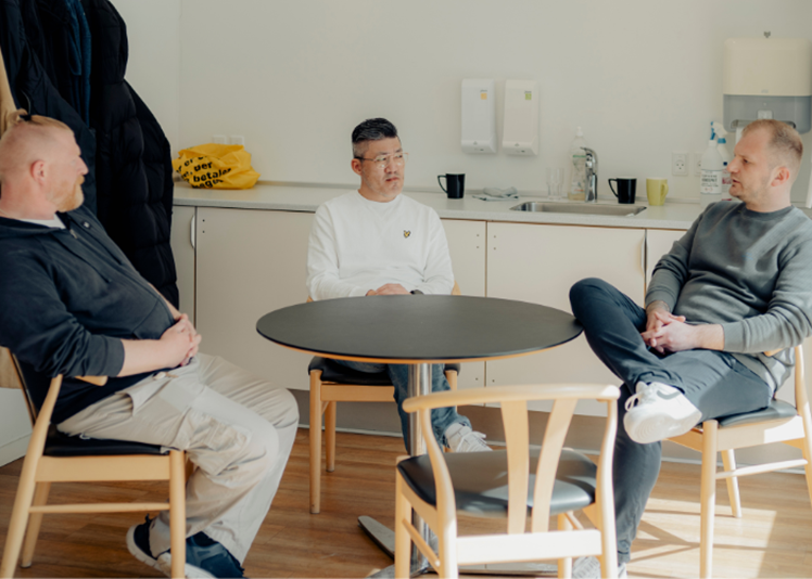 På Farupvej 8C er der faste TRIO-møder hver 4. uge - her bliver bl.a. forslag og input fra medarbejderne taget op og behandlet, og der tages referat fra møderne, som deles med de ansatte.