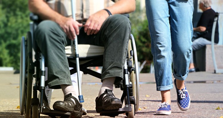 Pixabay.com_wheelchair_social_worker_B.jpg