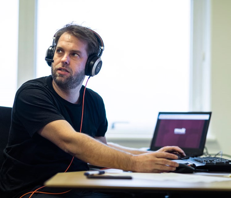Mads Værnholt er ansat i Sociolancen, hvor han er med til at sikre, at udsatte borgere får den hjælp, de har brug for.