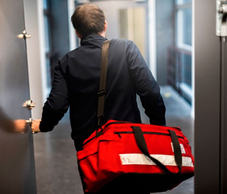 - Det akutte har altid tiltalt mig. Jeg synes, at samarbejdet med de andre instanser som fx politi og psykiatri er spændende, siger socialpædagog Mads Værnholt.