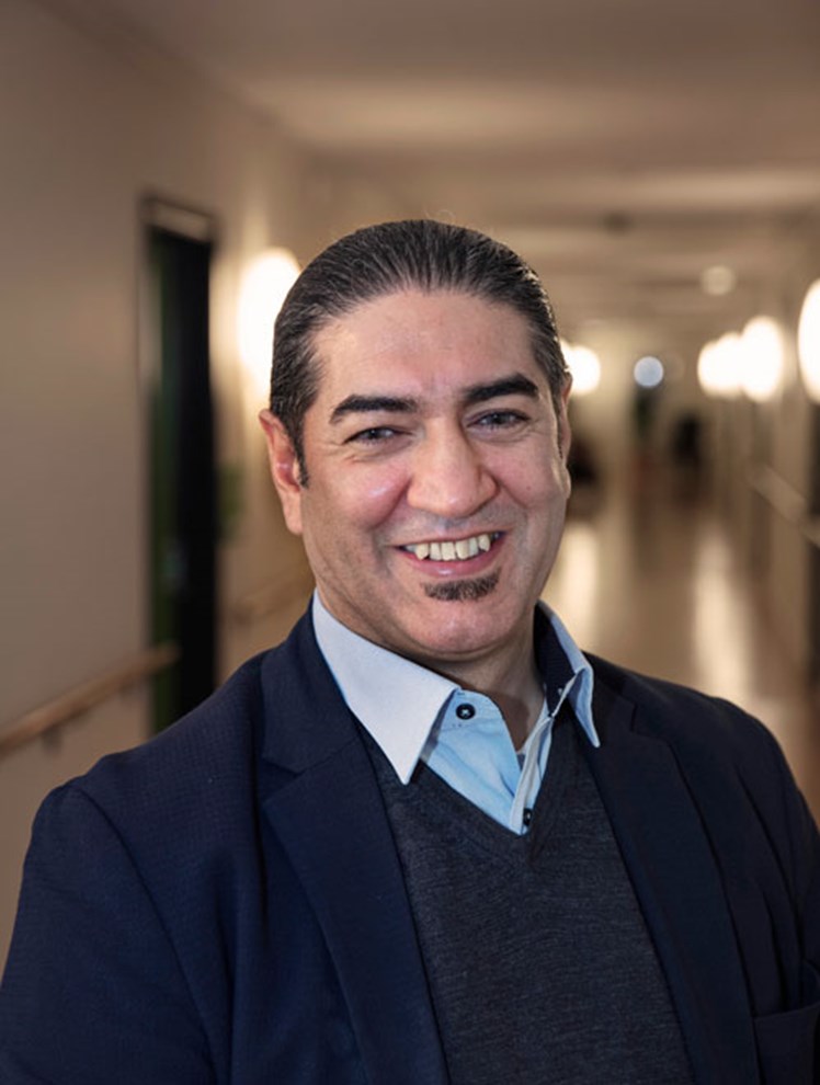SKEPSIS Socialpædagog Bilal Turan blev mødt med en del skepsis, da han første gang luftede tanken om at få ansat unge i fritidsjob på plejehjem i Herlev. Men matchet har siden vist sig at give rigtig god mening både for de unge - og for medarbejdere og beboere på plejehjemmene.