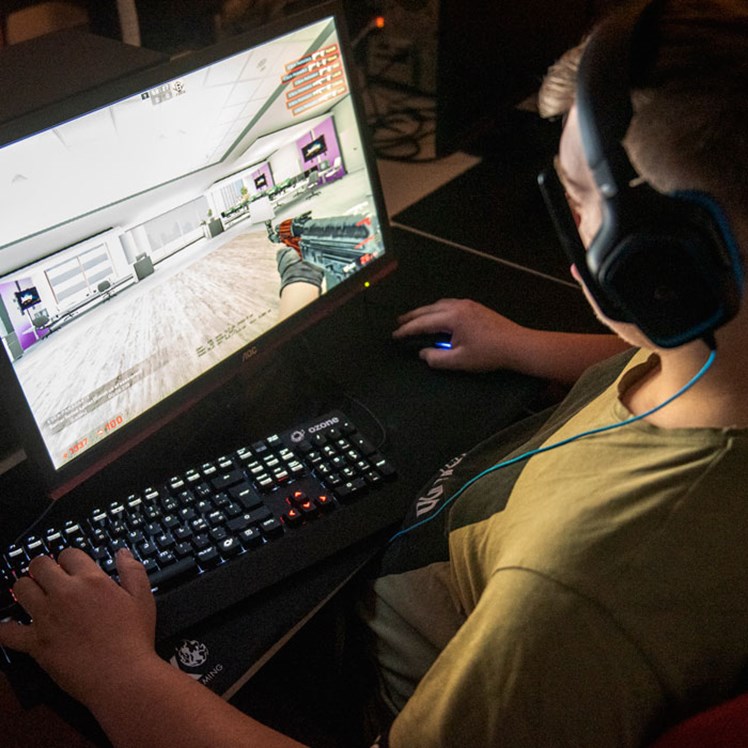 De unge har selv været med til at indrette gamerrummet og opnå enighed om, hvilke regler der skal gælde, når der spilles computerspil.