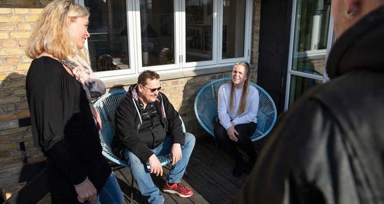 På Pensionatet Mette Marie i Vanløse gør de ansatte meget for, at bostedet ikke skal ligne en institution for psykisk syge, men derimod et trygt hjem hvor beboerne føler, de hører til.