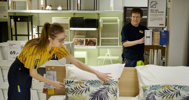 For Patrick Strandhave Pedersen er noget af det allerbedste ved at arbejde i IKEA, at han har gode kolleger, som altid hilser og spørger til, hvordan han har det. ’Jeg kender de fleste’, siger han.