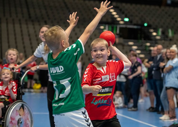 Næsten 500 lykkebørn var samlet til LykkeCup i Aalborg for at spille håndbold og feste sammen.