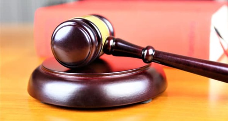 cb dommer-hammer.jpg