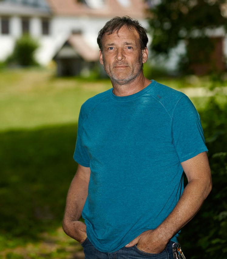 Forstander på Orøstrand Søren Nielsen oplever, at flere og flere børn og unge kommer med flere sammenbrudte anbringelser i bagagen.
