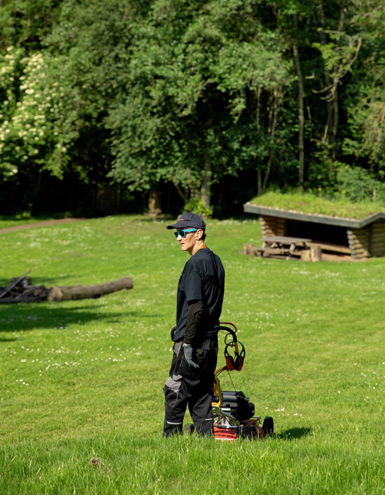 Udover Bygholm Sø Camping, hvor borgere med særlige behov er med til at passe og pleje de grønne arealer, har Horsens Kommune også arbejdspladser med støttet beskæftigelse på bl.a. et landbrug, et lager, en genbrugsforretning og et naturcenter. Alle steder tilbyder job med konkrete opgaver og ansvar, der tager højde for den enkeltes udfordringer.