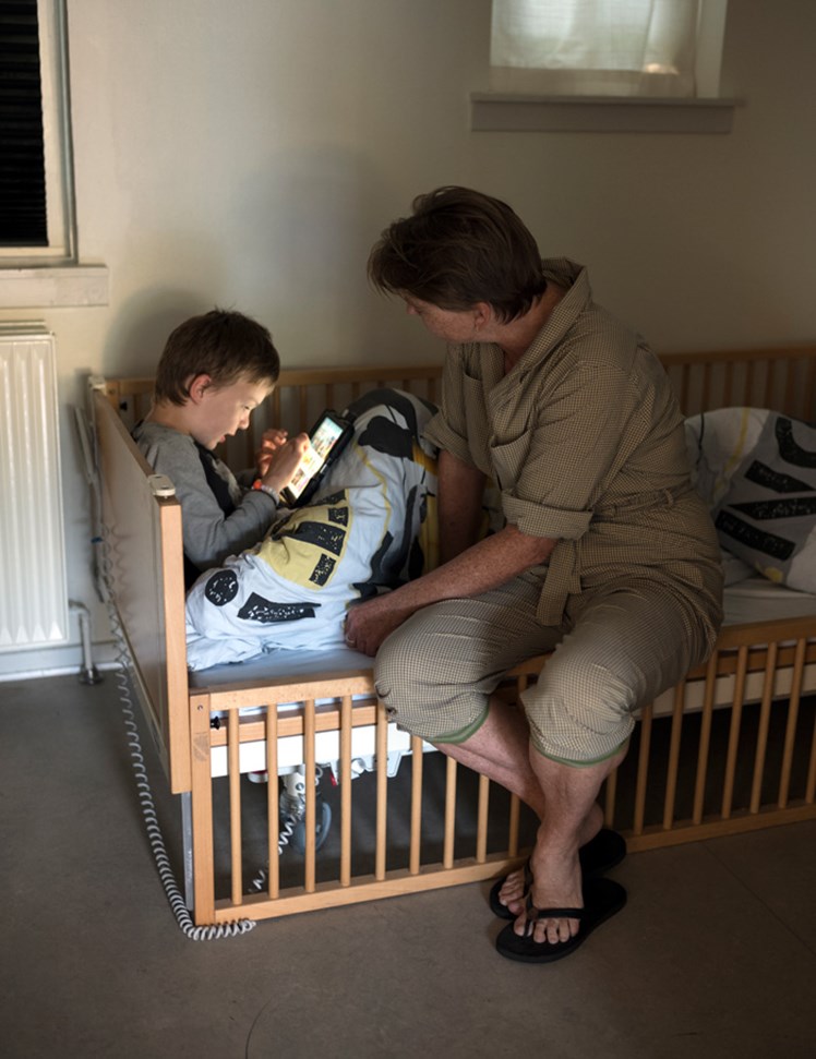 Godnat. Nu er det snart puttetid på Granbohus. Alle børnene har hver sit værelse, og de kender rutinerne. Og dagen måtte ende alligevel. Selvom hjemme er bedst, er ude også ret godt, virker børnene enige om.