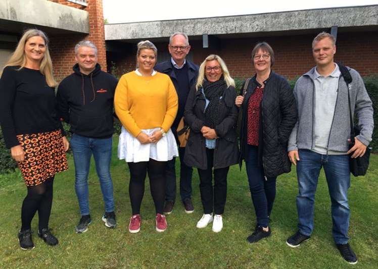 På arbejdspladsbesøget på Center for Socialt Udsatte mødte Benny Andersen bl.a. fra venstre centerleder Anne-Mette Kistrup, fællestillidsrepræsentant Morten Lundhøj - og de fire socialpædagoger Maja Winkel, Lene Birk Rich, Hanne Sørensen og Morten Rosenberg.