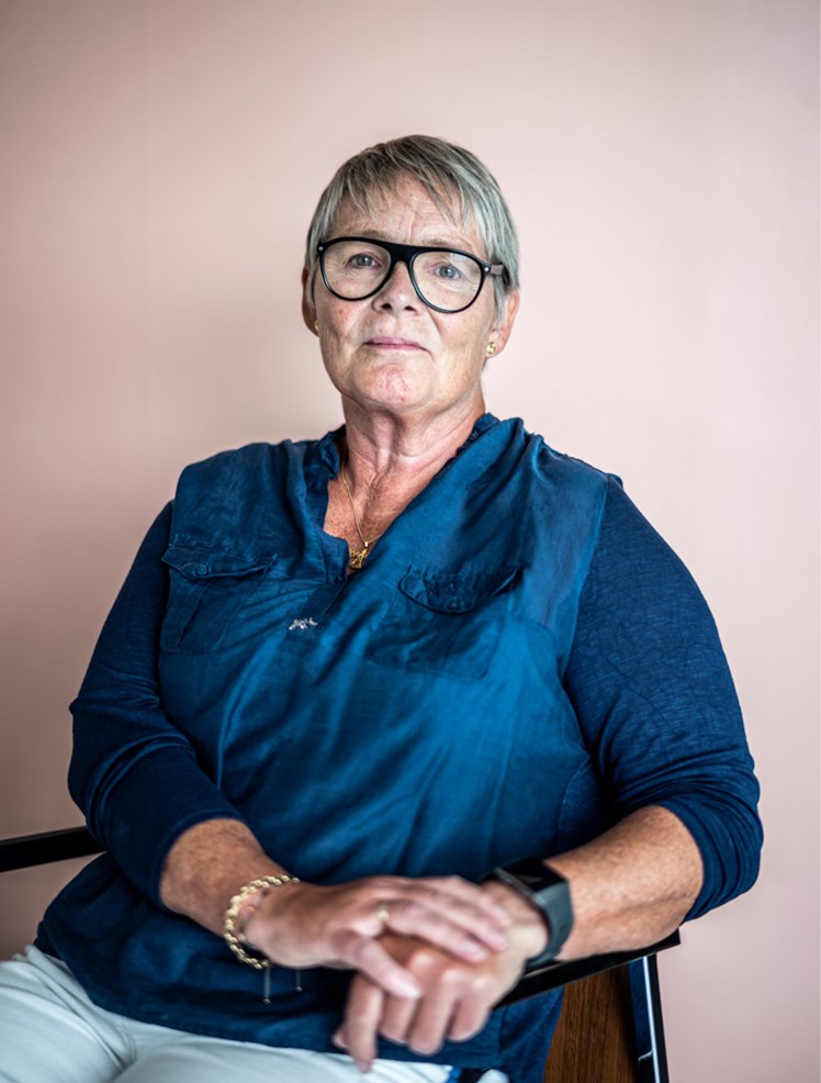 Helle Fønss Bach tog springet fra ved at være leder gennem 30 år til en helt ny stilling som pårørendeguide.
