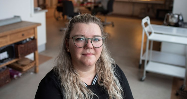 Virkelighed: Socialpædagog Caroline Frechsen oplever, at nyuddannede konfronteres med et noget mere kaotisk arbejdsliv end det, lærebøgerne anviser.