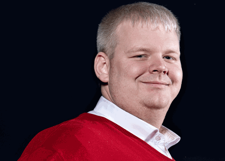 – Jeg føler ikke, at Bjørn er min far, for jeg har min egen far og mor. Men jeg føler, at jeg er en del af familien, siger Martin Holmgaard..