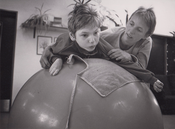 1986: Efter det første halve årti, hvor det primært handlede om medlemmernes løn- og arbejdsforhold, fik forbundet et ekstra ben at gå på med vedtagelsen af det ’Sociale og Fagpolitiske Manifest’. Nu skulle forbundet i højere grad fokusere på udviklingen og synliggørelsen af det socialpædagogiske fag. ’Vi må have andre visioner end blot at råbe på lønkamp,’ lød det på en af de efterfølgende kongresser. - Arkivfoto Hans-Olof Tani