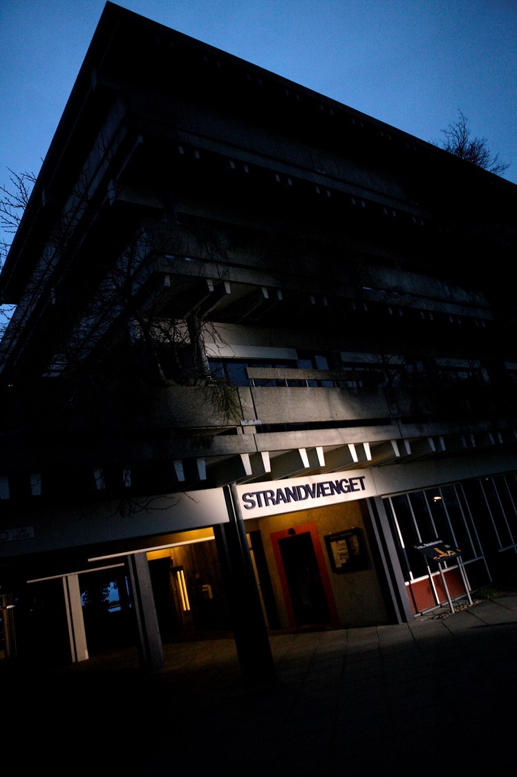 2007: TV 2-dokumentaren ’Er du åndssvag?’ ryster offentligheden med de skjulte optagelser af omsorgssvigt og ydmygende behandling af udviklingshæmmede beboere på institutionen Strandvænget i Nyborg. Skandalen sætter på ny gang i diskussionerne om faglig etik, og Socialpædagogerne igangsætter en landsdækkende indsats for at sætte etiske spørgsmål til debat på arbejdspladserne. Foto: Jesper Dall Ritzau Scanpix