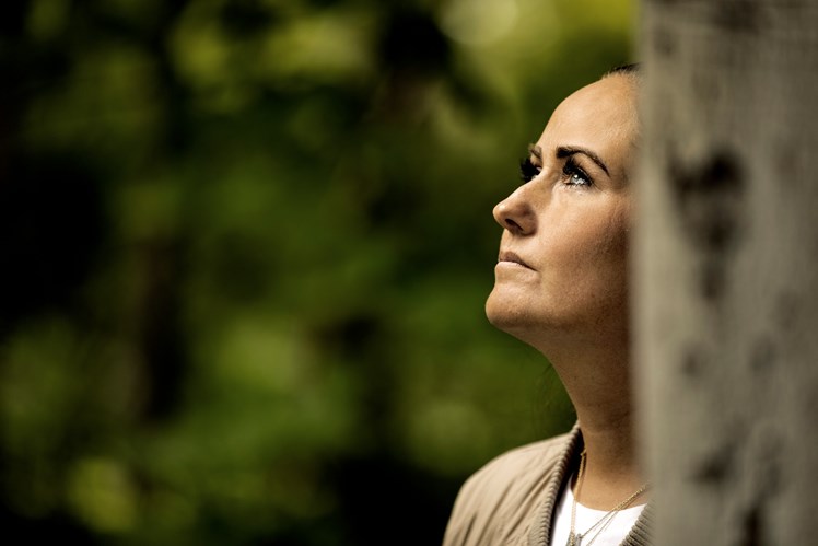 2020: Mia Vittrup Steffensen er en af de mange socialpædagoger, som har været udsat for voldsomme episoder på jobbet – for socialpædagoger er fortsat blandt de mest udsatte faggrupper, når det kommer til vold og trusler. Men efter mange års politisk pres fra bl.a. Socialpædagogerne landede bekendtgørelsen om psykisk arbejdsmiljø i 2020. Den gør det tydeligere for arbejdsgivere, ledere og medarbejdere, hvilke regler der gælder, når man skal forebygge problemer i det psykiske arbejdsmiljø. - Arkivfoto Nils Lund Pedersen