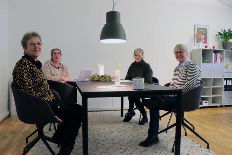 Fra venstre ses Kirsten Hansen (AMR), Ann-Charlotte Kongsbak (TR for FOA), Pernille Peinhardt (Sektionschef) og Jeanette Lindberg (TR).