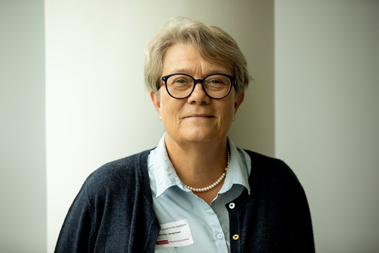 'Det er spændende at møde en masse andre socialpædagoger og høre om deres måde at arbejde på. Lige nu har jeg selv den sværeste opgave i al min tid som familieplejer, og jeg mangler kollegaer at sparre med. Der er jo snak om at knytte familieplejere til en døgninstitution med henblik på faglig sparring. Det kunne jeg rigtig godt tænke mig.' – Kirsten Jørgensen, familieplejer og kongresdelegeret fra Kreds Nordsjælland.
