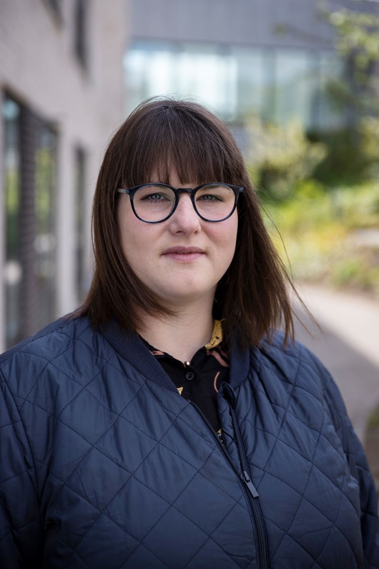 Som nyuddannet savnede Simona Dunker bedre sammenhæng mellem det, hun lærte på studiet – og den faglighed, hun skulle bruge i praksis.
