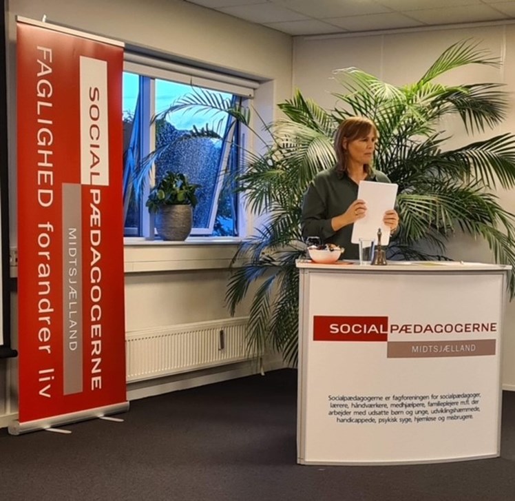 Kredsformand Lene Kümpel byder velkommen til generalforsamling.