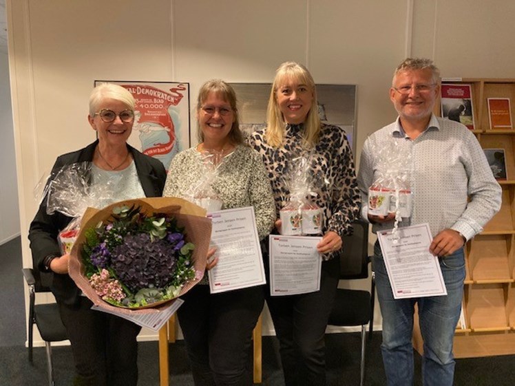 Torben Jensen-prisen gik til styregruppen for familieplejere, der består af Maj-britt Weise, Tina Svendsen, Anne Mette Christiansen, Morten Glerup, Karina Rehder Ralsted, Gitte Jensen og Henrik Svendsen (ikke alle på billedet).