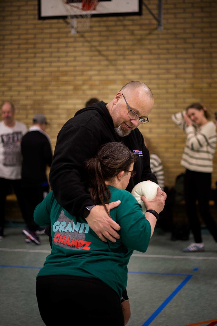 Med spillernes forskellige behov er det vigtigt, at træningen også har fokus på det indbyrdes samarbejde. Af og til kan der opstå konflikter, og der bruger Martin Byder sin socialpædagogiske faglighed. – Nogle spillere kan fx bøvle med at vise hensyn, hvis en medspiller kommer til skade, så det er vigtigt at have øje for. Fællesskabet er nummer et, når vi er her. Det kommer altid i første række, siger han.